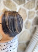 30代40代外ハネボブ耳だしショート白髪ぼかし