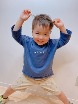 ネイロ 錦糸町(NeiRo) サイドグラデーションシルバーカラーフェードカット