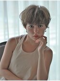 ハイトーンショートヘア 重めバング くせ毛を活かす