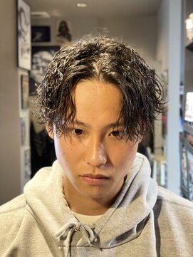 バーバー スタジオ ラフテル(Barber Studio RAFTEL) センターパート