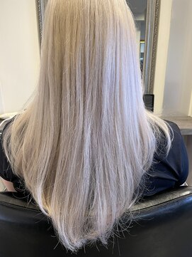 ヘアーアンドメイクアップ ケー インターナショナル 神楽坂(Ke' International) シルバーカラー ダブルカラー ブリーチカラー