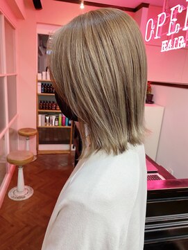 イルウィ(irwi) 【トレンド】ブリーチカラー ベージュカラー ミディアムボブ