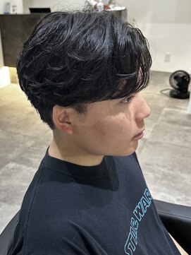 ヒュイル バイ ニアウ(Hwyl by Niau) メンズガイルヘアニュアンスパーマ中華ヘア刈り上げ