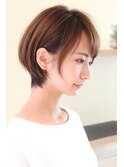 丸みが可愛い小顔ショートボブ 耳掛けも可愛い