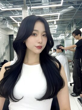 ウルスバイバレット 銀座(Urus by VALETTE) Navy Blue Color × レイヤーカット × 高濃度ケラチン髪質改善