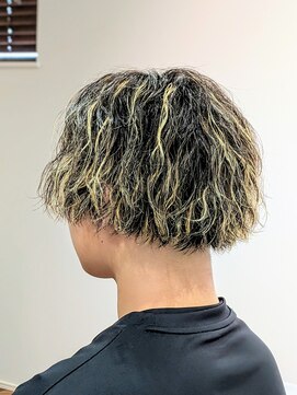 ウィスカーヘアー(whisker hair) スパイラルパーマ