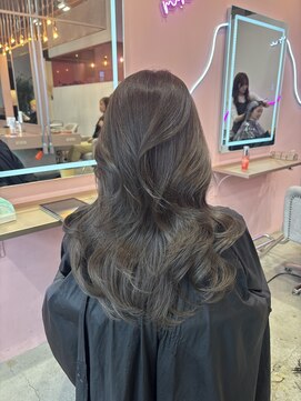 ウィクシーミミ 栄矢場町店(wixy mimi) グレージュ