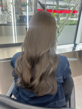 アルドーレフィエロ シンサイバシ(Ardore fiero shinsaibashi) 緑すぎないオリーブカラー【小山田繭】20代30代40代