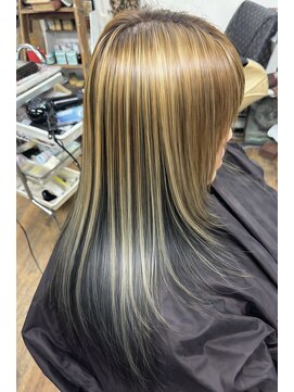 フッタ(Futta) アンブレラカラー×ロングヘアスタイル【西武新宿駅】【駅近】