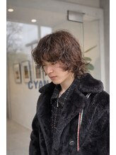 ウルフヘアにパーマの秘訣は計算されたメンズカット＆パーマにあります。