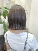 オリーブグレージュ