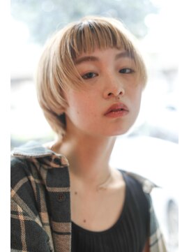 テトヘアー(teto hair) マッシュショート、ブロンド、オン眉バング