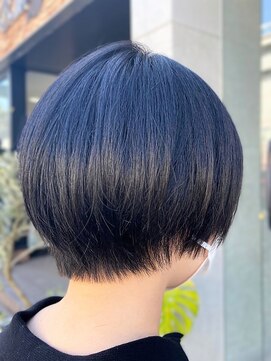 ヘアーメイク ラグズ(Hair Make Luxtz) ナチュラルショート/アッシュブラック/ヘルシースタイル/暗髪