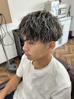 ヒカリ バイ イサミ 西川口(Hikari by ISAMI)&nbsp;韓国マッシュスペインカールスパイキーショート〈理容室〉西川口