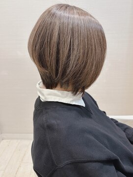 コーエン(cowen) 大人かわいい☆透明感が映える!ハンサムショート♪グレージュ