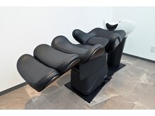 アマテラスゼロ 新宿(AMATELAS zero)の雰囲気（フルフラットのシャンプー台でゆったりできます♪［新宿美容室］）