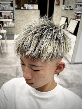 ルースト 京都駅前店(ROOST) フェードダウンバング　金メッシュ