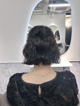 パーマを活かしたヘアアレンジ