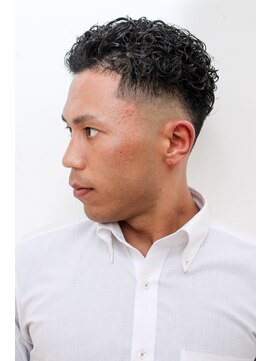 メリケンバーバーショップ コウベ(MERICAN BARBERSHOP KOBE) スキンフェードビジネスハードパーマ