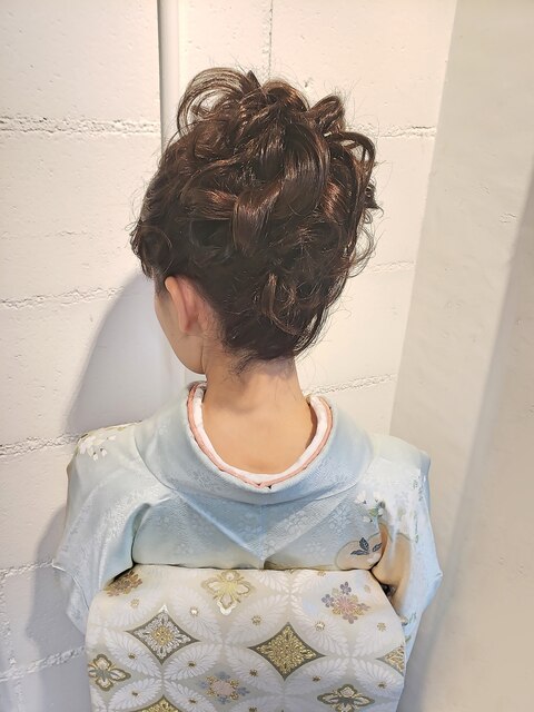 訪問着に抜け感×スッキリおだんごヘアスタイル