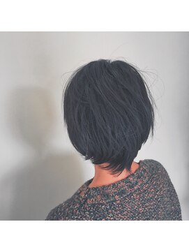 ヴィハーラ ヘアアンドビューティーライフサロン(VIHARA HAIR BEAUTY LIFE SALON) ダークトーンセミショートスタイル
