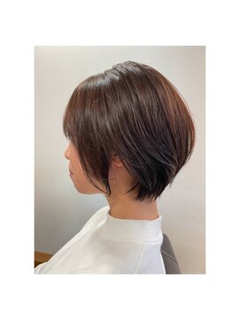 パインズループ(PINES LOOP) グレージュカラーのショート