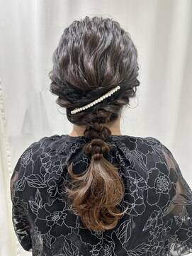 サクララ(Sakura la) 編みおろし×ローポニーテール/参列ヘア/お呼ばれヘア/結婚式