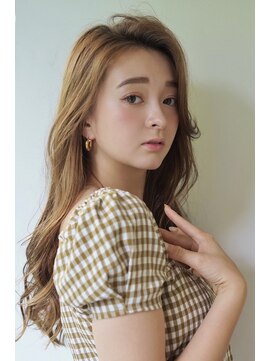 ノーヴェ(Nove) パーソナルカラー春タイプ スモーキーベージュのロングレイヤー