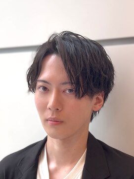 リンダ(LYNDA) 緩め縦落ちパーマ/センターパート/ツーブロック/メンズショート/