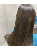 オリーブベージュ