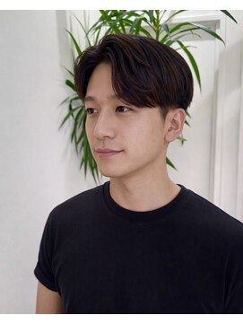 トリッカ シブヤ(TRICCA SHIBUYA) センターパート/ハイライト/刈り上げ