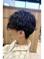 ギーク(Geek)&nbsp;【朝のセットが5分で決まる】波巻きパーマ×刈り上げマッシュ