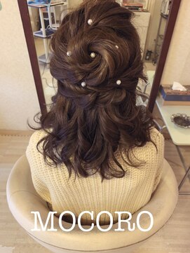ヘアーセット モコロ(Hair Set MOCORO) ねじりアレンジ