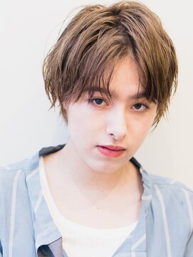 ピズム(PISM) ボーイッシュセンターパート/フォギーベージュ