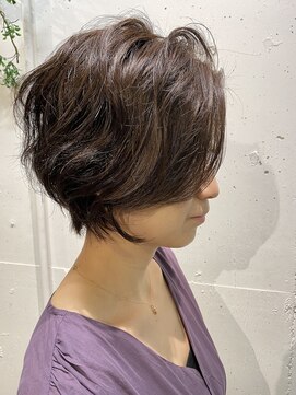 エル(EL by green) 《tomi》前下がりショートボブ×無造作パーマ×グレージュ
