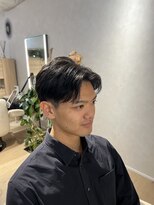 ウノプリールヴァモス(unopulir Vamos) 黒髪センターパートビジネスメンズヘア刈り上げ