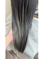 レアナ バイ ニーナ(Leana by NINA)&nbsp;プルエクステでロングヘア