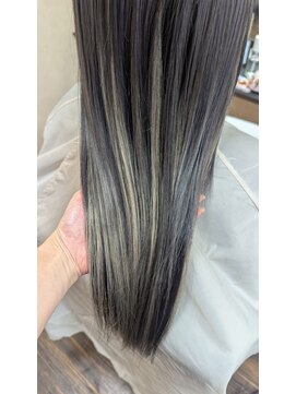 レアナ バイ ニーナ(Leana by NINA) プルエクステでロングヘア