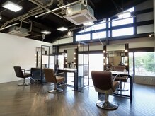 リバーサイドの贅沢空間で、大人女性の“似合わせ×艶デザイン”を叶える。