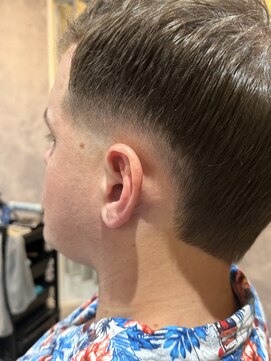 メグロバーバーショップロッポンギ 目黒六(MEGURO BARBER SHOP 6PPONGI) バーストフェード