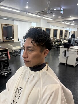 アイズ 本厚木(AIZU) ラルフカール アップバングスタイル カットパーマ