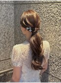 大人っぽい柔らかなローポニー