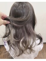 リタ ヘアメイク(Rita hair make)&nbsp;シルバー系のラベンダーアッシュ【インナーカラー】