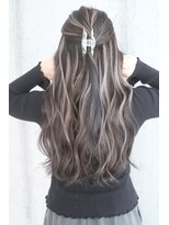 マリアナ(Mariana)&nbsp;ハイライトショートヘアレイヤーカットダブルカラー