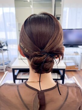 オウン(AUN) タイトシニヨン