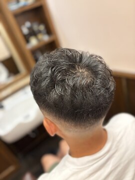 ヒロギンザバーバーショップ 新宿店(HIRO GINZA BARBER SHOP) スキンフェード×ゆるパーマ