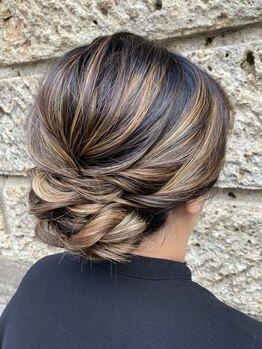 ヘアースペース ミツオ(hair space MITSUO)の写真/トレンドを押さえ、一人ひとりに合わせたヘアセット・メイクをご提案いたします。早朝も承ります。