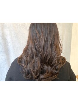 【表参道駅A2出口徒歩2分】人気のコテ巻き風パーマで"コテいらず"のウェーブスタイルへ＊
