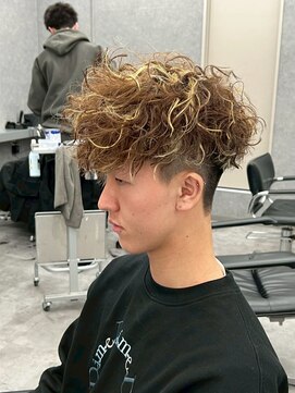 リッチブランドアンドコー(Rich Brand&Co) スペインカール ハイライトカラー　メンズカット　メンズパーマ