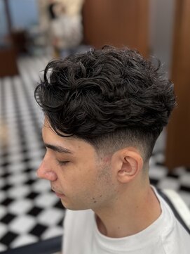 フランクス バーバー ウエストトウキョウ 吉祥寺店(FRANK’S BARBER WEST TOKYO) 波巻きツイストスパイラルリバースセンターパートパH